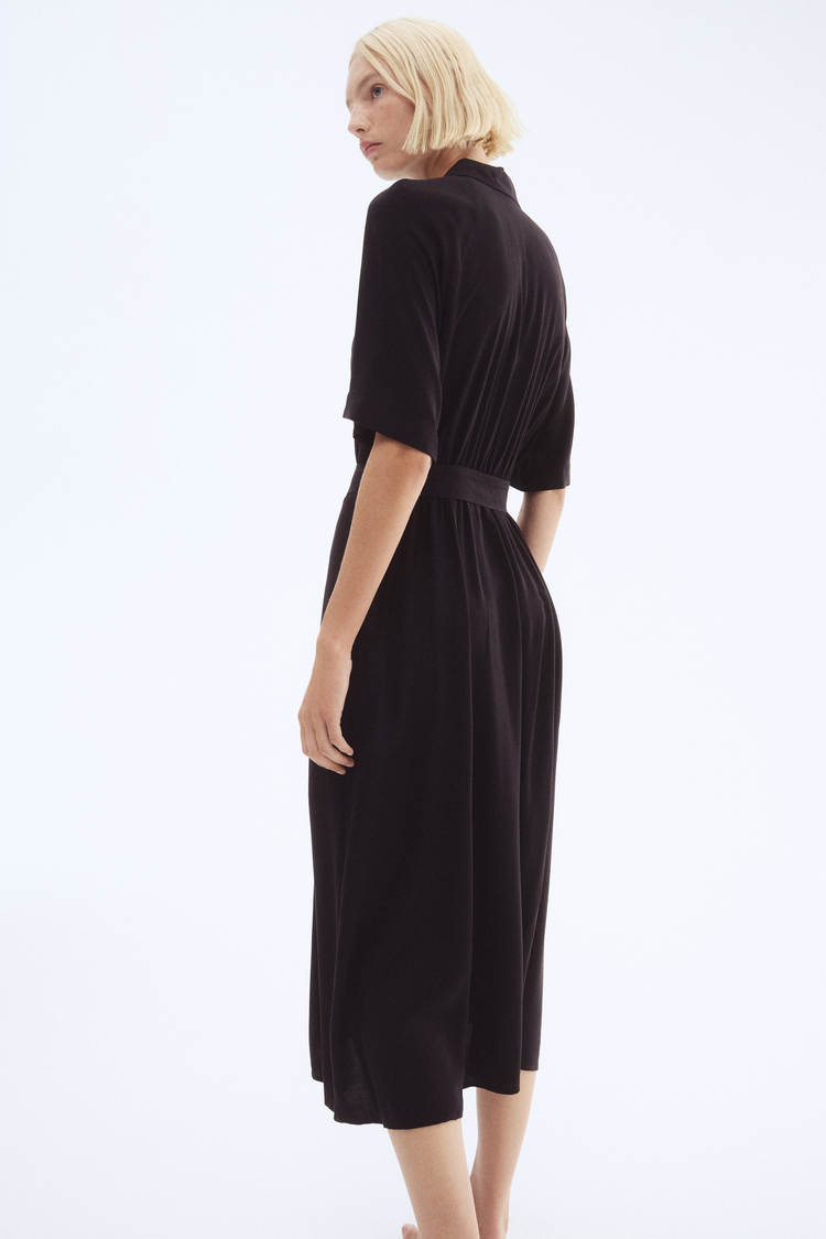 Shirt-style dress with a tie at the waist