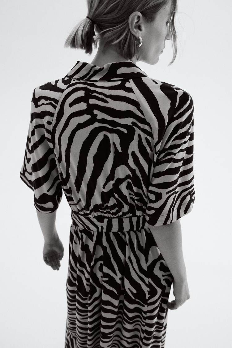 Shirt-style dress with a tie at the waist
