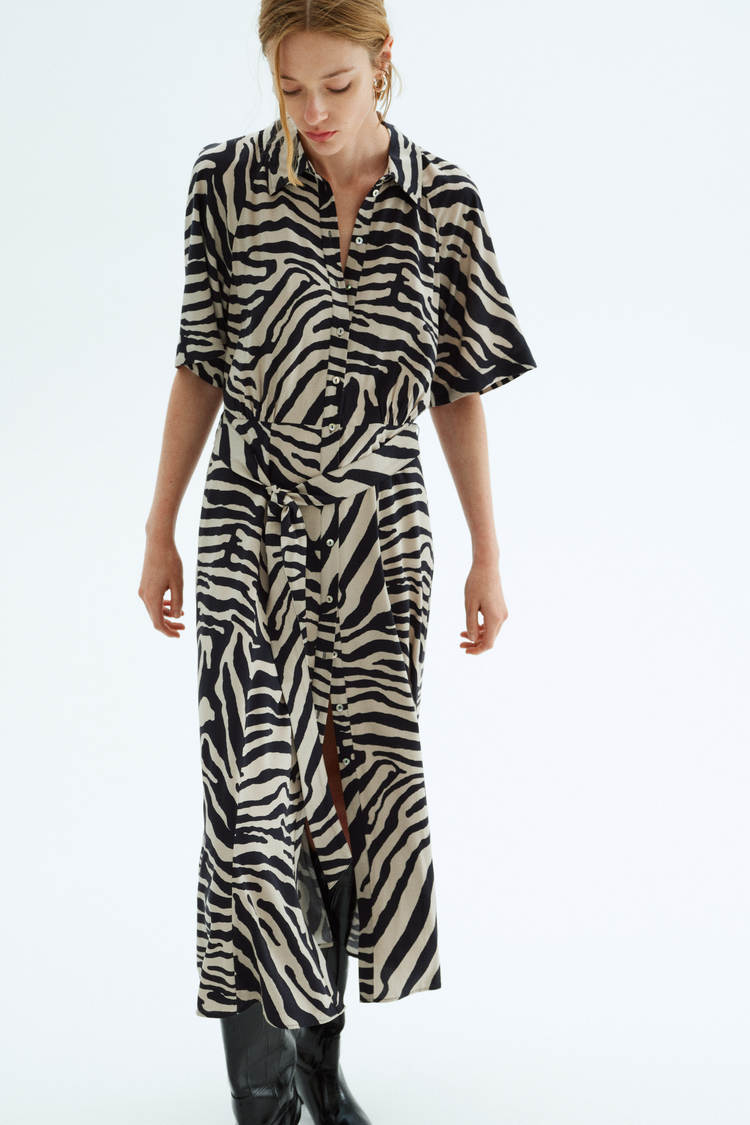 Shirt-style dress with a tie at the waist