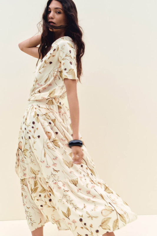 Shirt-style dress with a tie at the waist