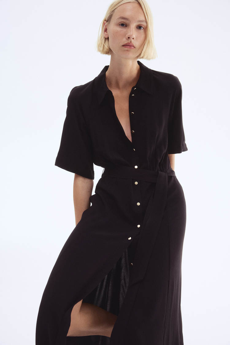 Shirt-style dress with a tie at the waist